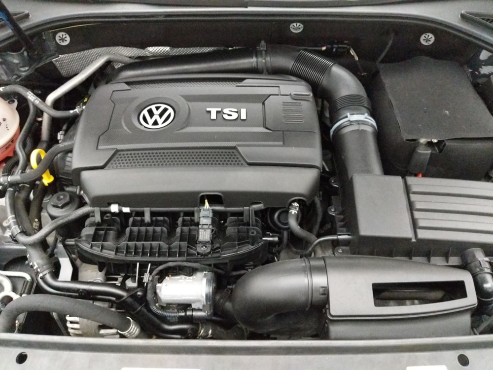 2017 Volkswagen Passat - Engine