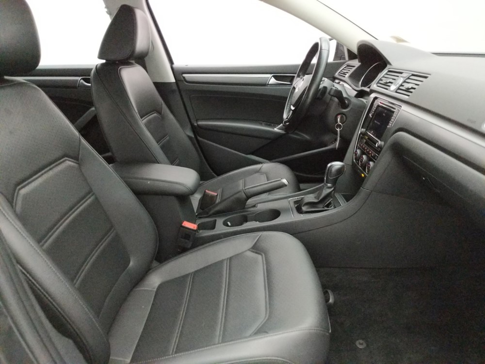 2017 Volkswagen Passat - Passenger Front Seat