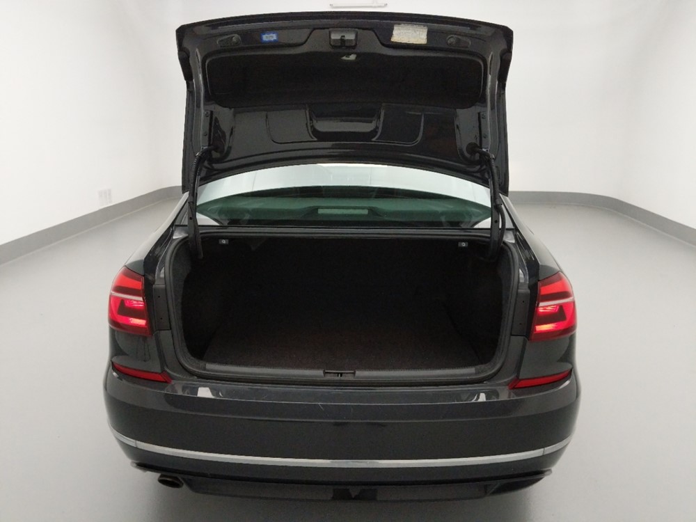 2017 Volkswagen Passat - Trunk