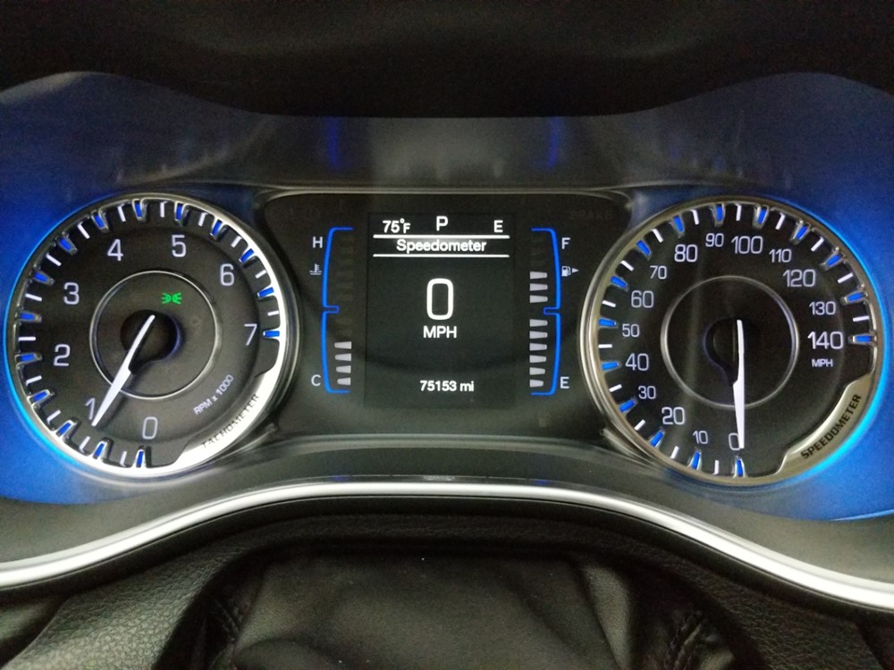 2016 Chrysler 200 - Odometer Close Up