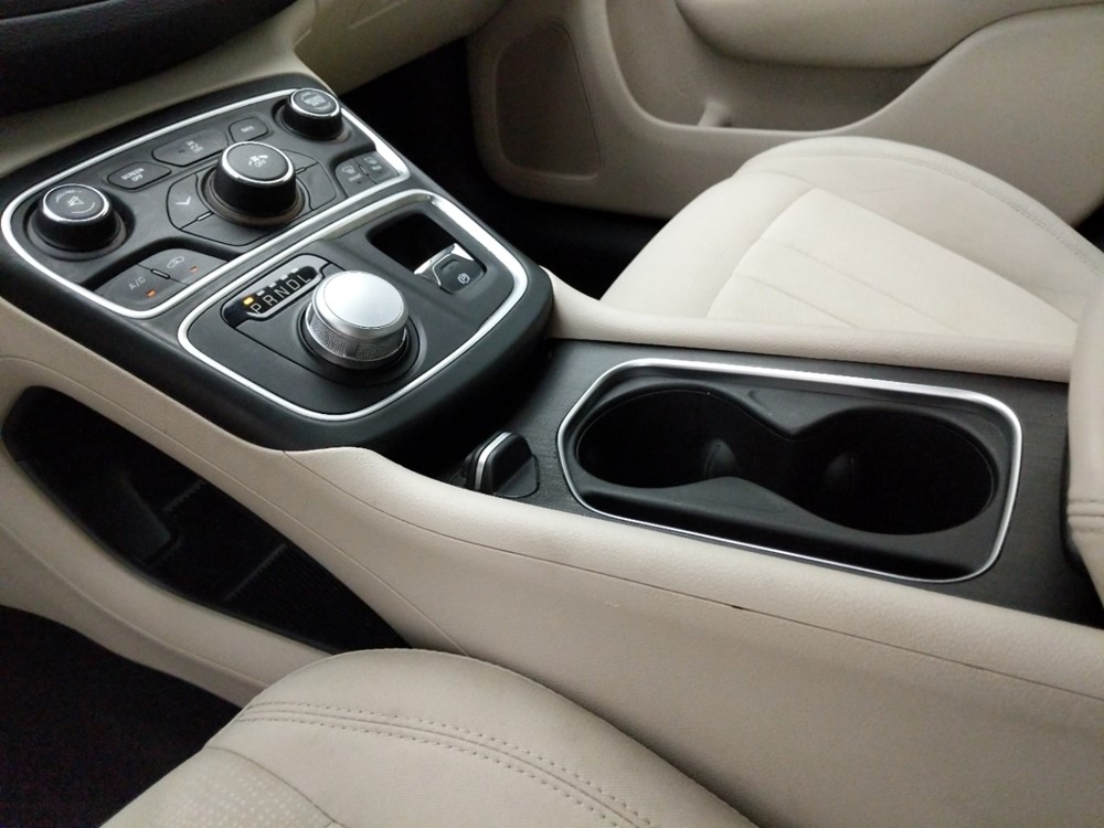 2016 Chrysler 200 - Center Console/Cup Holders