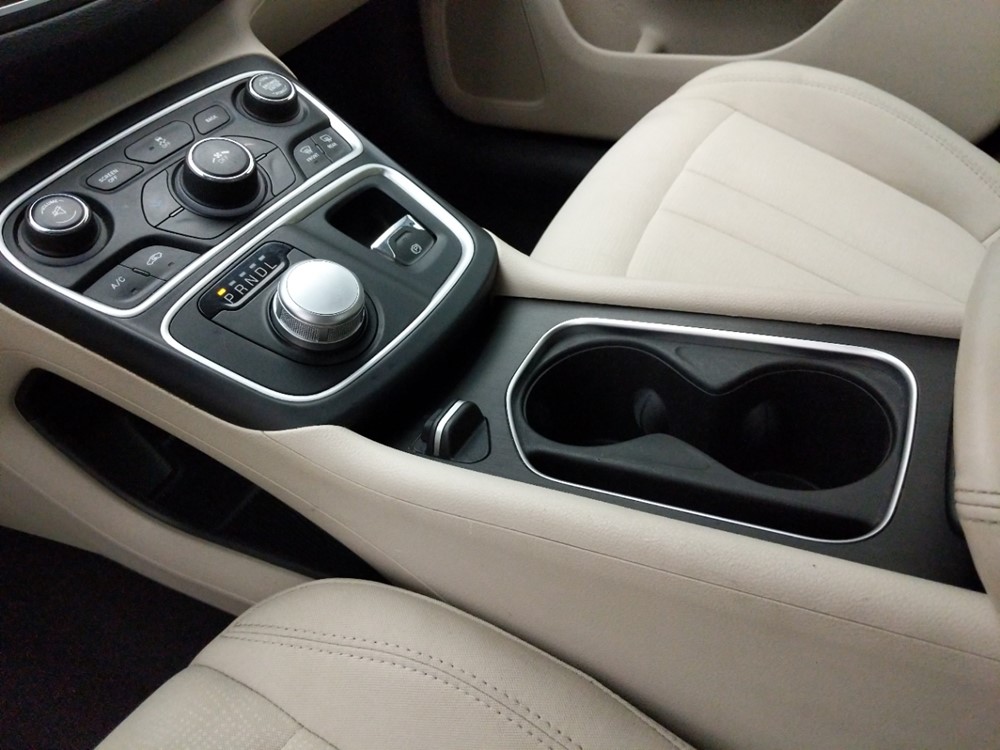 2015 Chrysler 200 - Center Console/Cup Holders