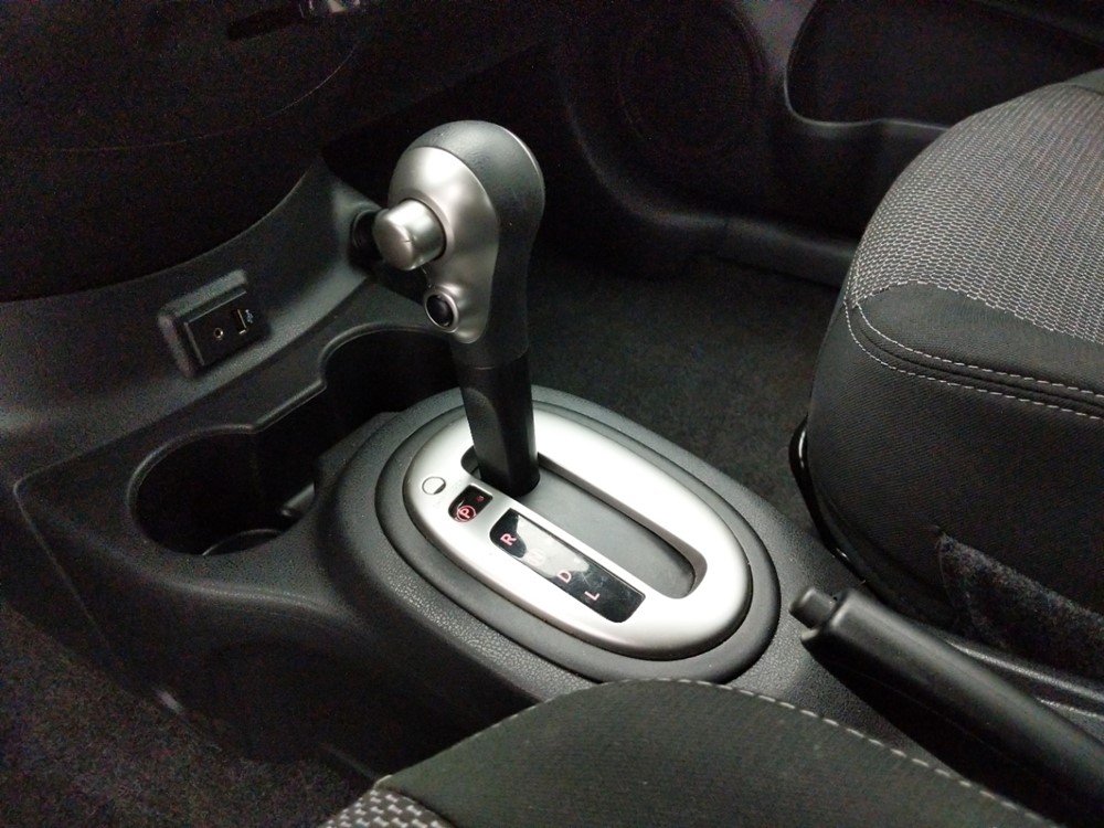 2017 Nissan Versa - Center Console/Cup Holders