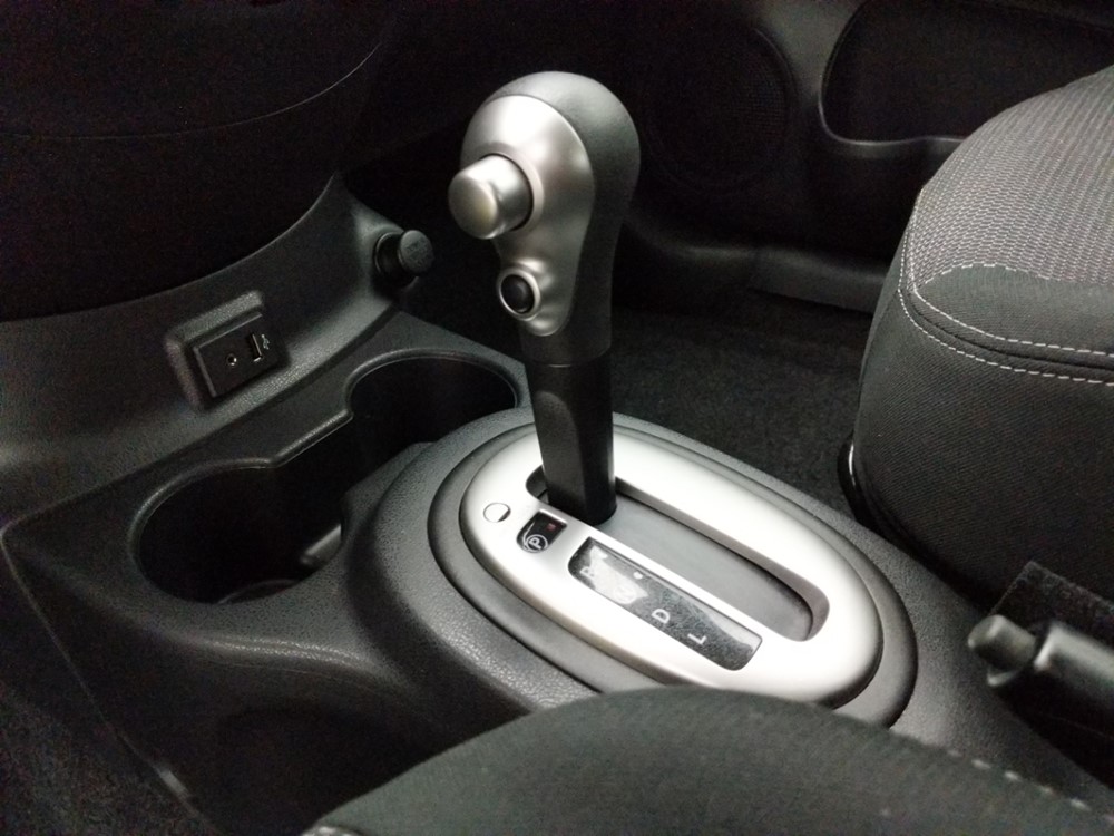 2017 Nissan Versa - Center Console/Cup Holders
