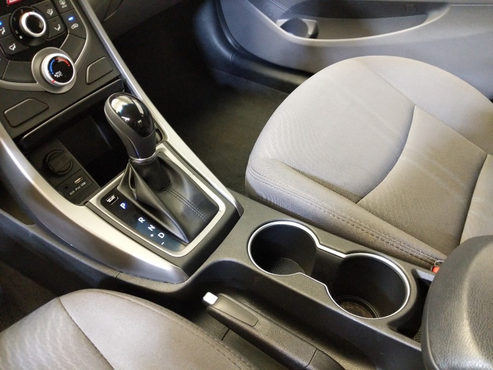 2016 Hyundai Elantra - Center Console/Cup Holders