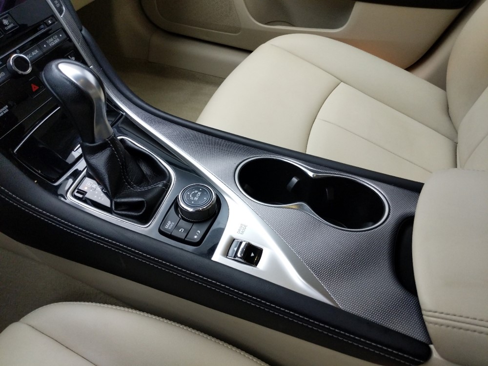 2015 INFINITI Q50 - Center Console/Cup Holders