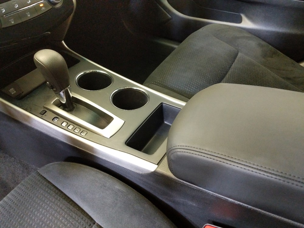 2015 Nissan Altima - Center Console/Cup Holders