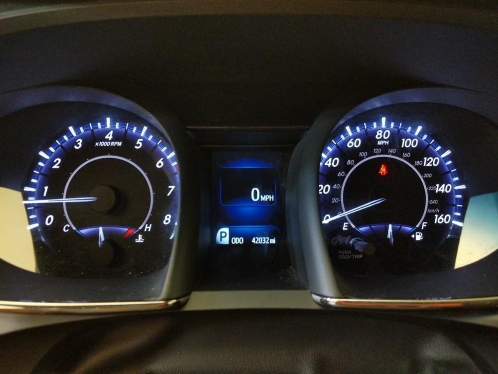 2015 Toyota Avalon - Odometer Close Up