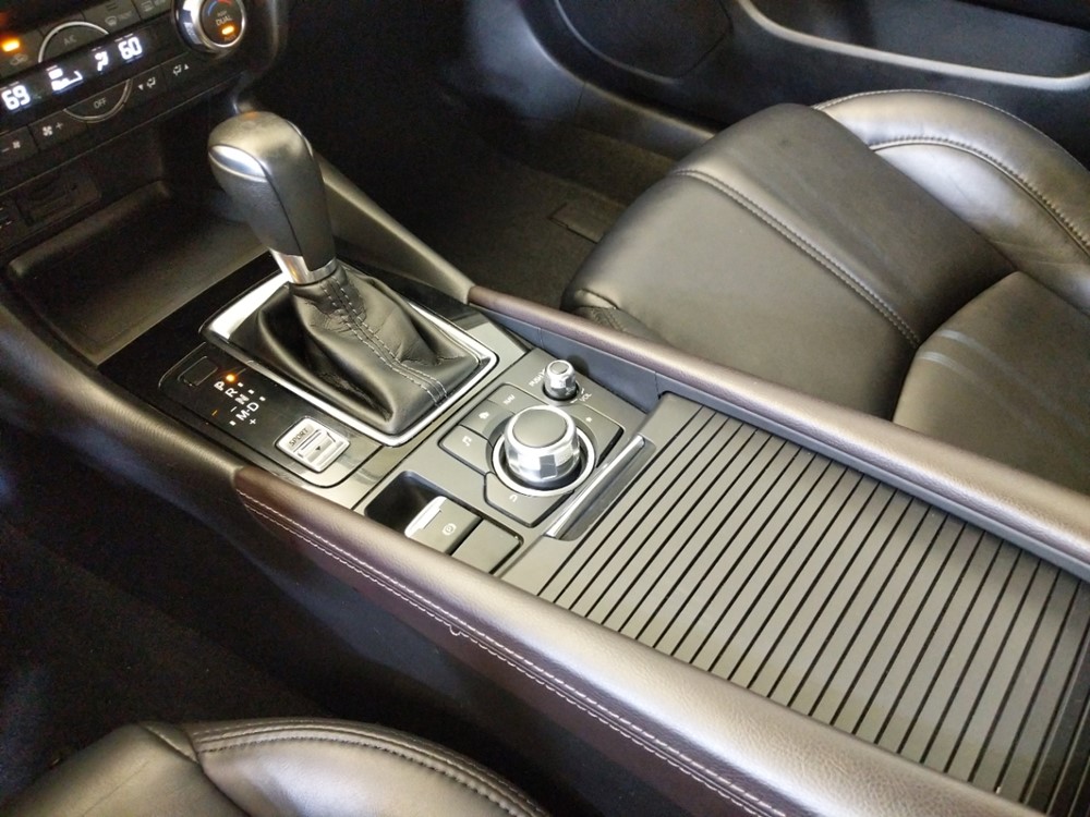 2017 Mazda Mazda3 - Center Console/Cup Holders