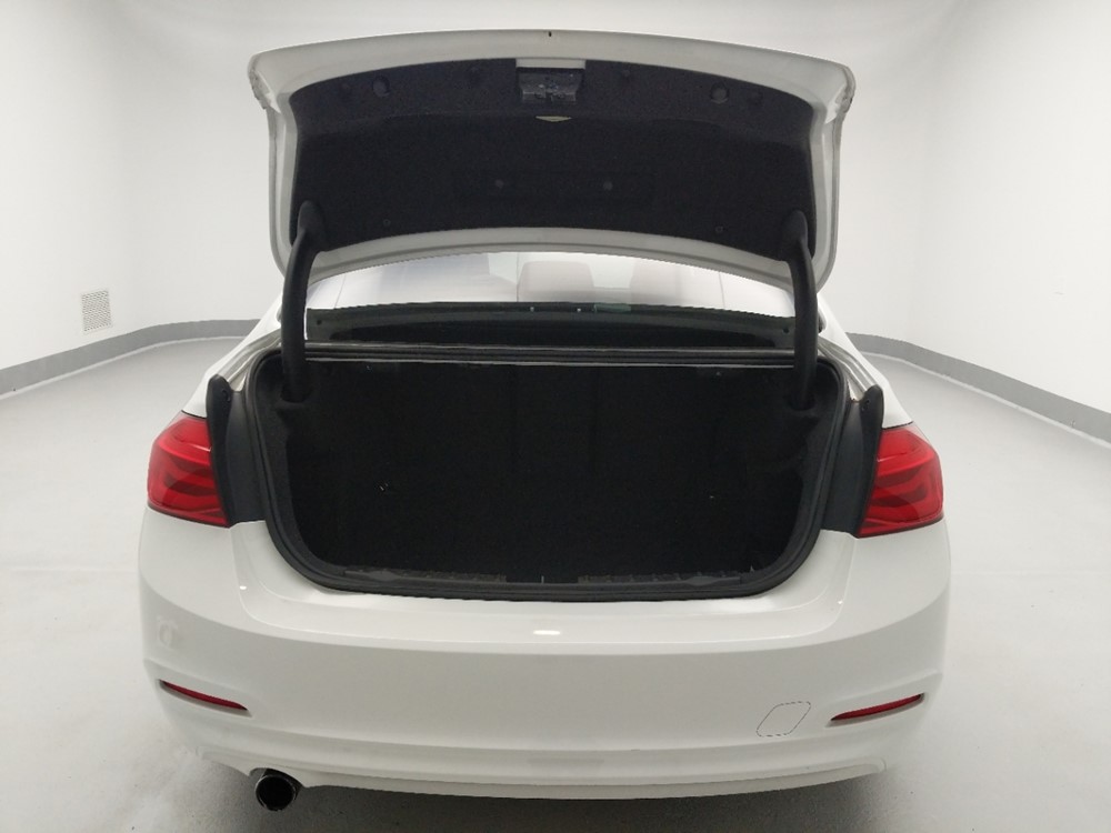2016 BMW 320i - Trunk