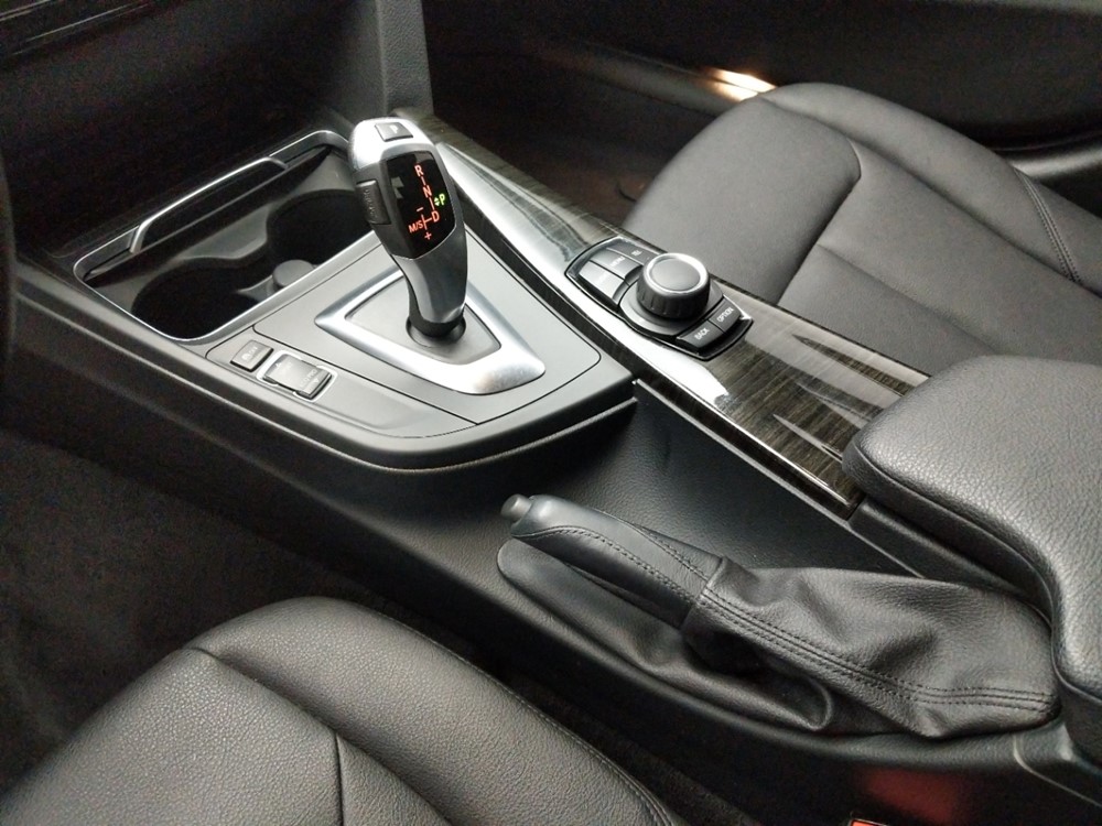 2016 BMW 320i - Center Console/Cup Holders