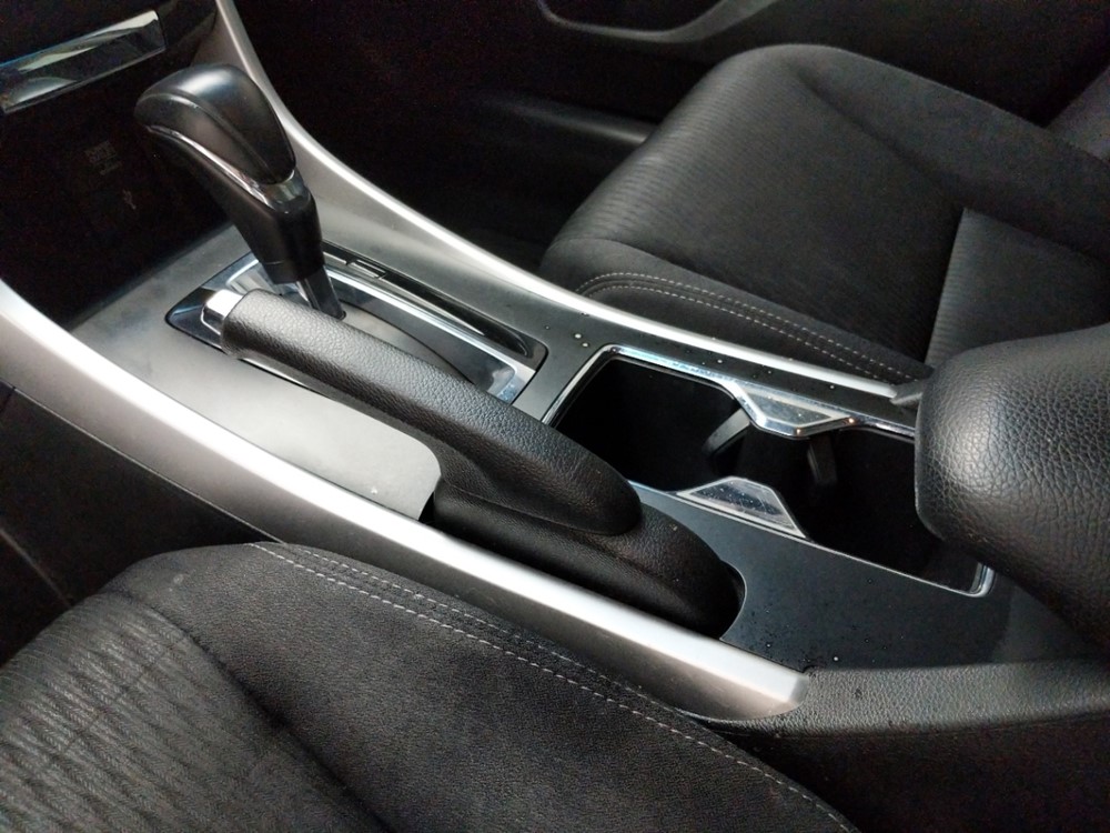 2013 Honda Accord - Center Console/Cup Holders