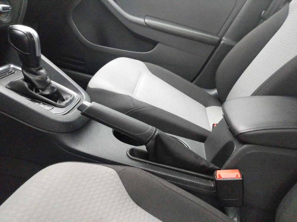 2017 Volkswagen Jetta - Center Console/Cup Holders