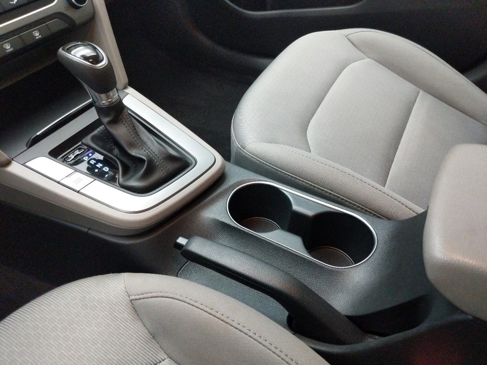 2017 Hyundai Elantra - Center Console/Cup Holders
