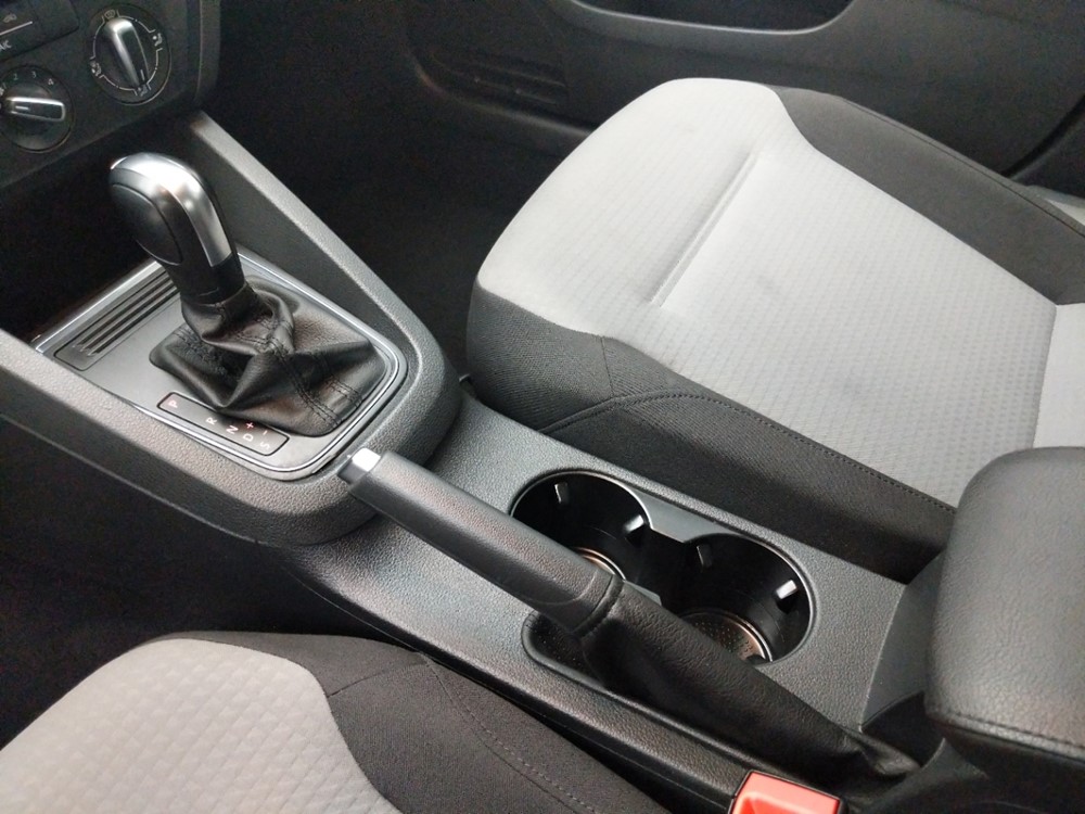 2017 Volkswagen Jetta - Center Console/Cup Holders