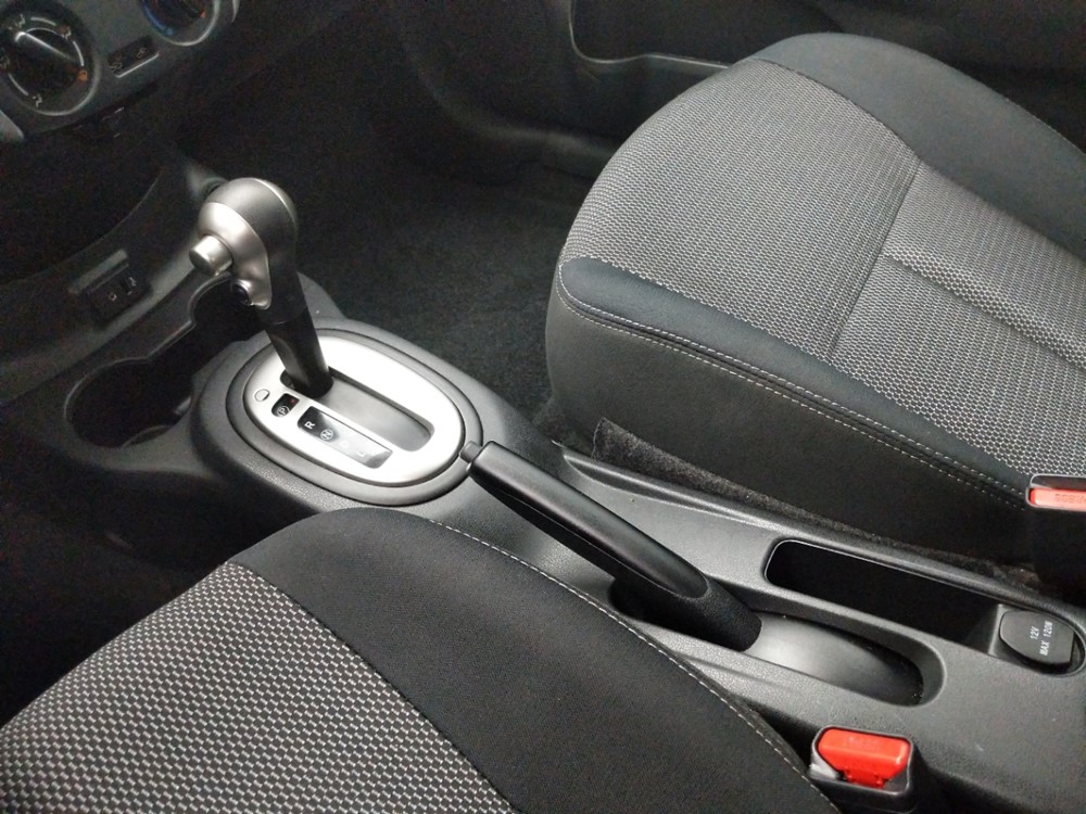 2017 Nissan Versa - Center Console/Cup Holders