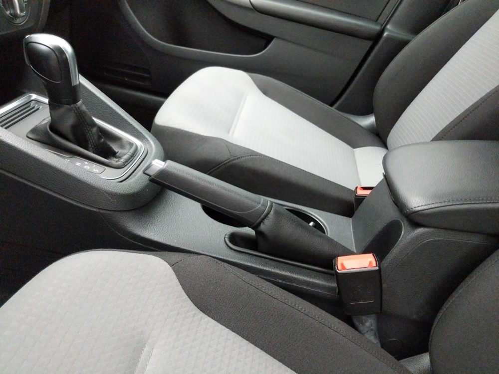 2017 Volkswagen Jetta - Center Console/Cup Holders
