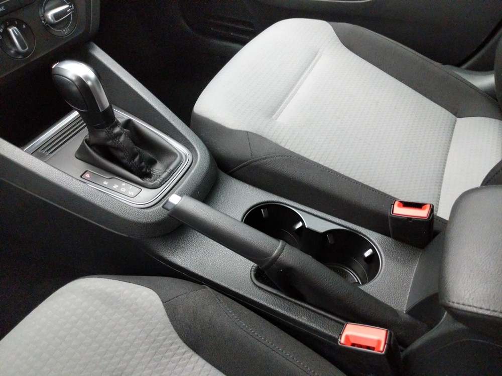 2017 Volkswagen Jetta - Center Console/Cup Holders