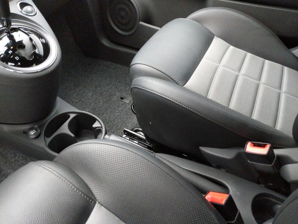 2013 FIAT 500 - Center Console/Cup Holders