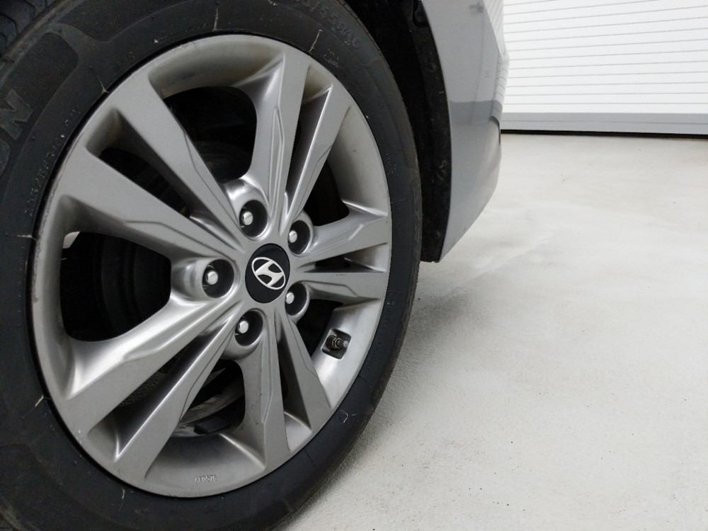 2017 Hyundai Elantra - Wheel