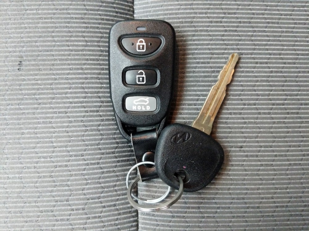 2017 Hyundai Elantra - Keys