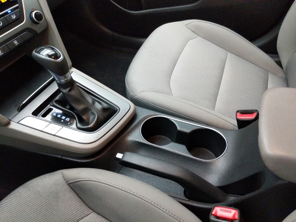 2017 Hyundai Elantra - Center Console/Cup Holders