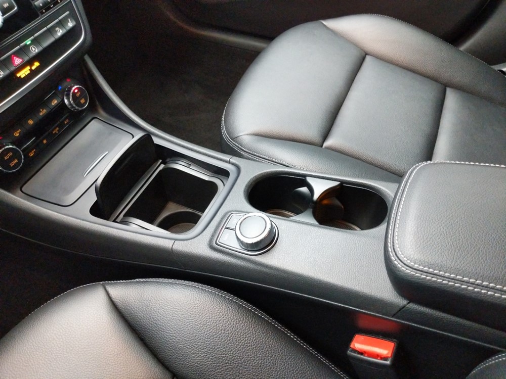 2015 Mercedes-Benz GLA250 - Center Console/Cup Holders
