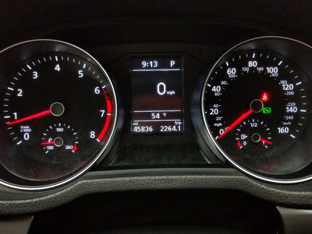 2017 Volkswagen Passat - Odometer Close Up
