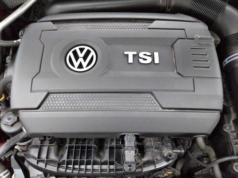 2017 Volkswagen Passat - Engine