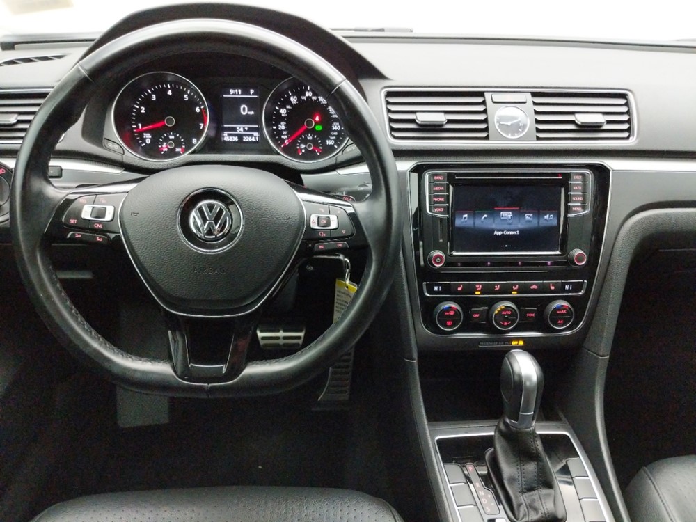 2017 Volkswagen Passat - Driver Dash