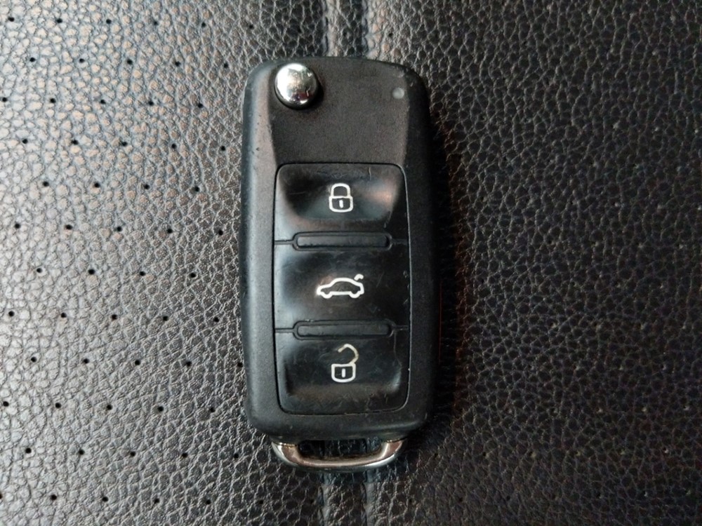 2017 Volkswagen Passat - Keys