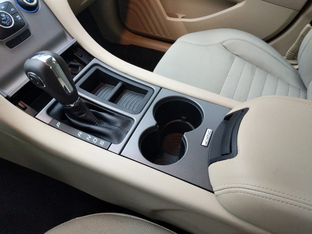2016 Ford Taurus - Center Console/Cup Holders