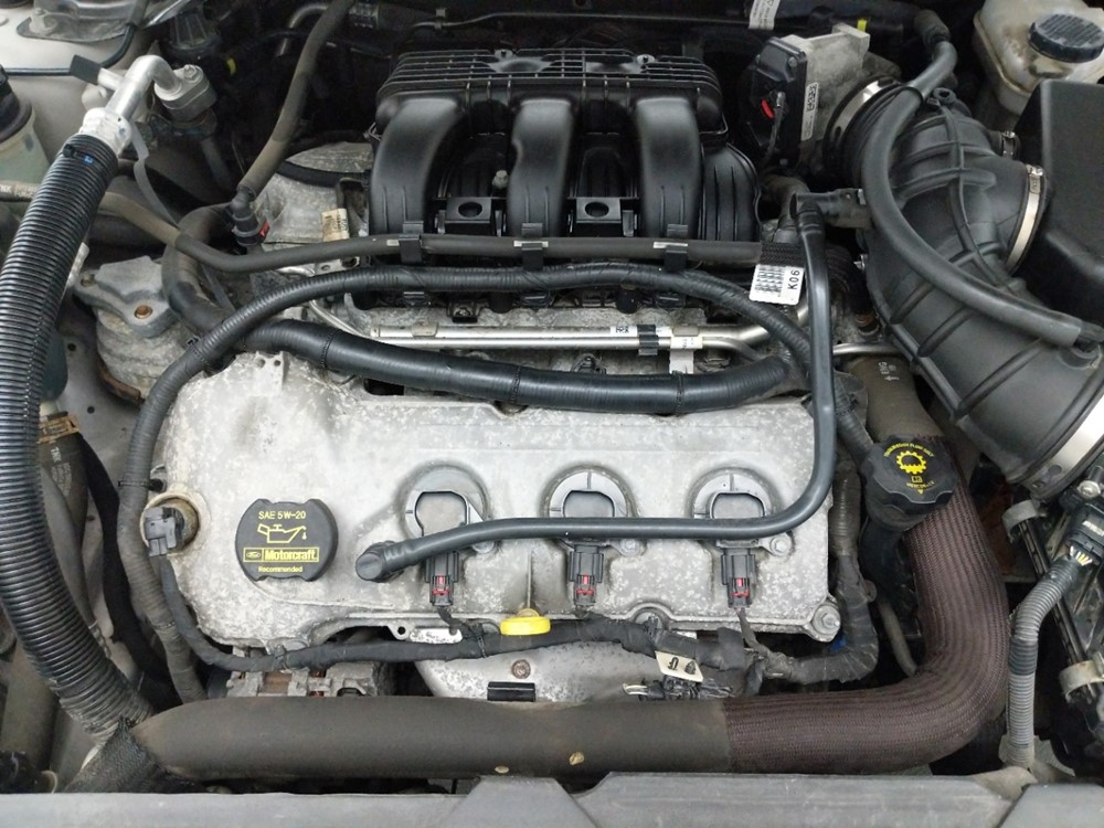 2010 Ford Taurus - Engine