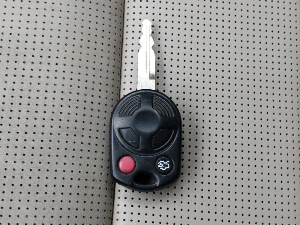 2010 Ford Taurus - Keys