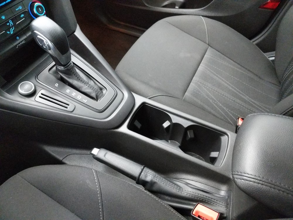 2017 Ford Focus - Center Console/Cup Holders