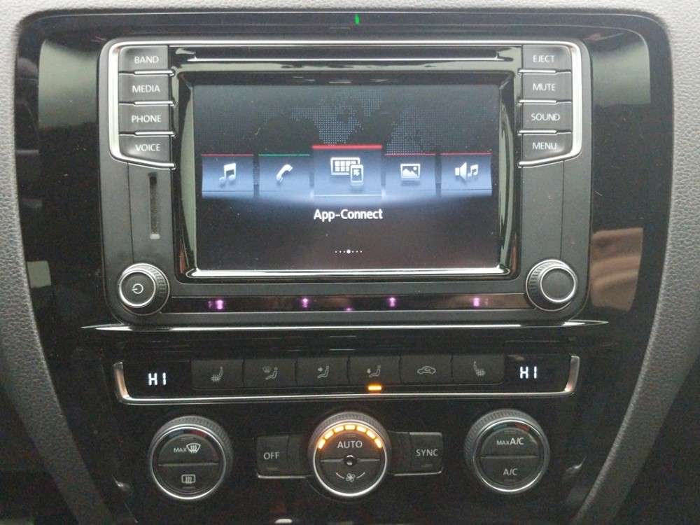 2016 Volkswagen Jetta - Stereo Package