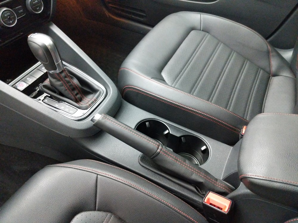 2016 Volkswagen Jetta - Center Console/Cup Holders