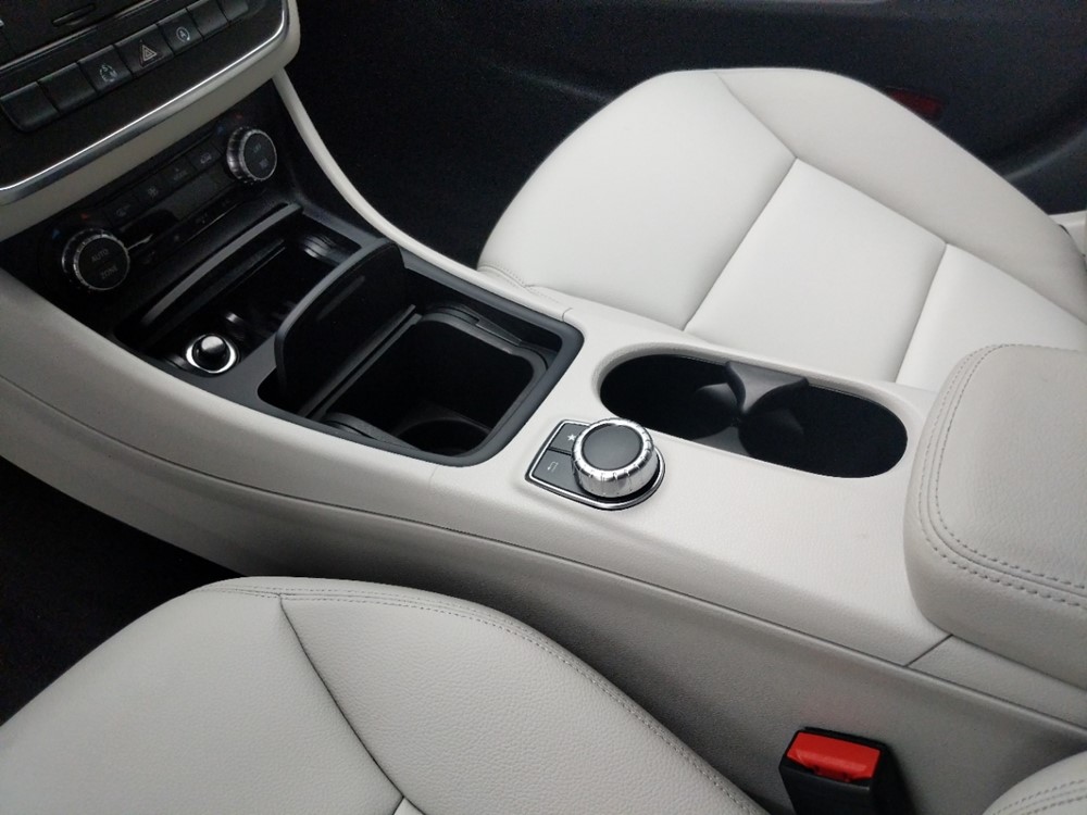 2015 Mercedes-Benz CLA250 - Center Console/Cup Holders
