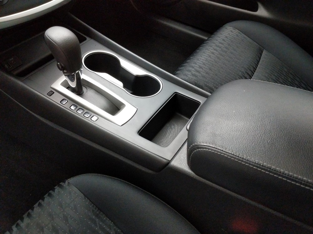 2018 Nissan Altima - Center Console/Cup Holders