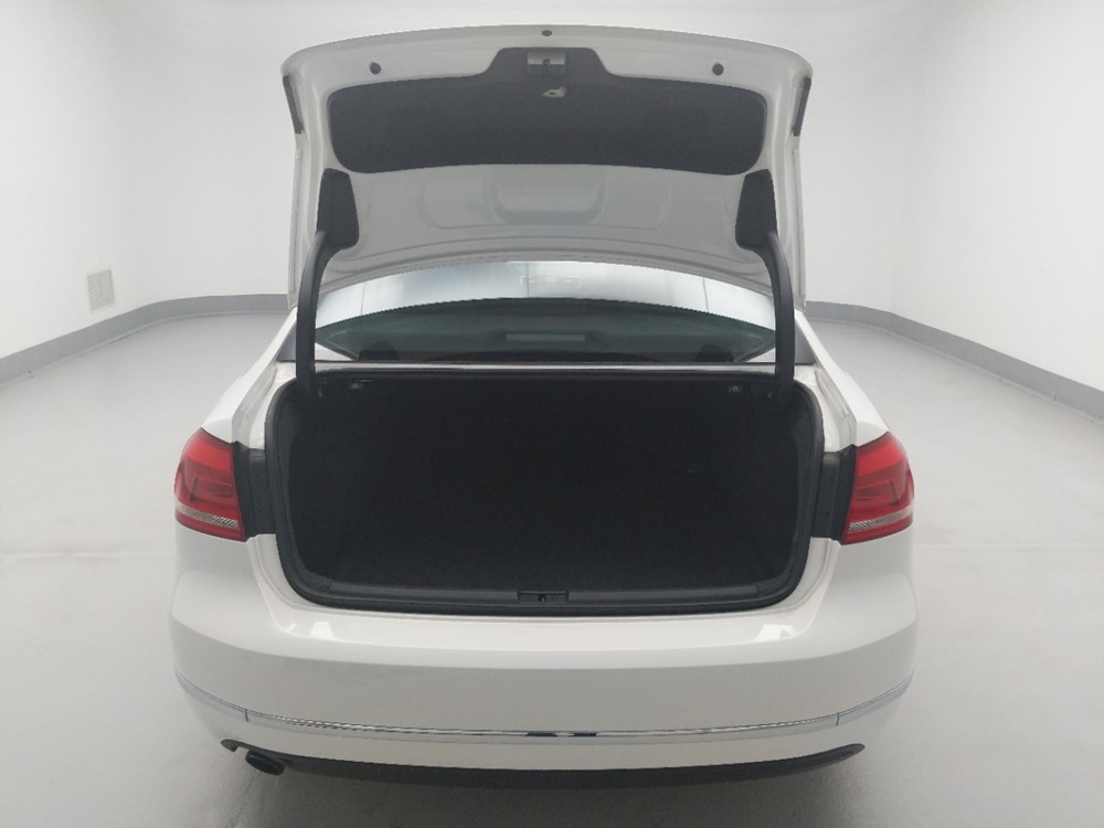 2015 Volkswagen Passat - Trunk