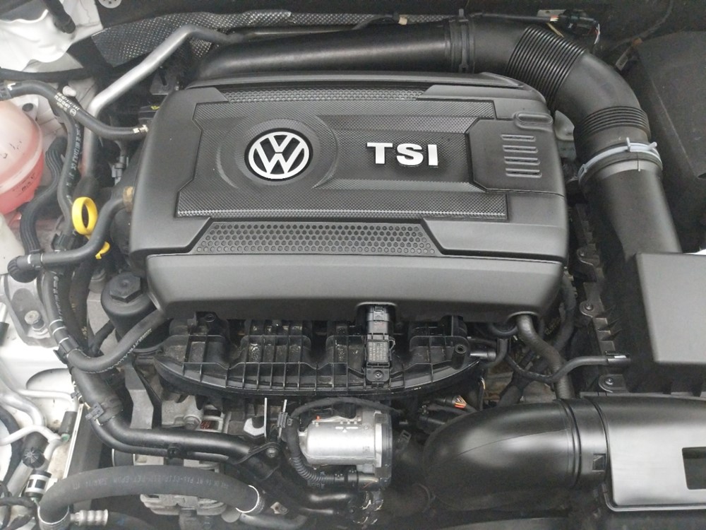 2015 Volkswagen Passat - Engine