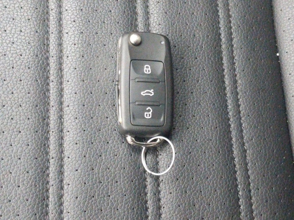 2015 Volkswagen Passat - Keys