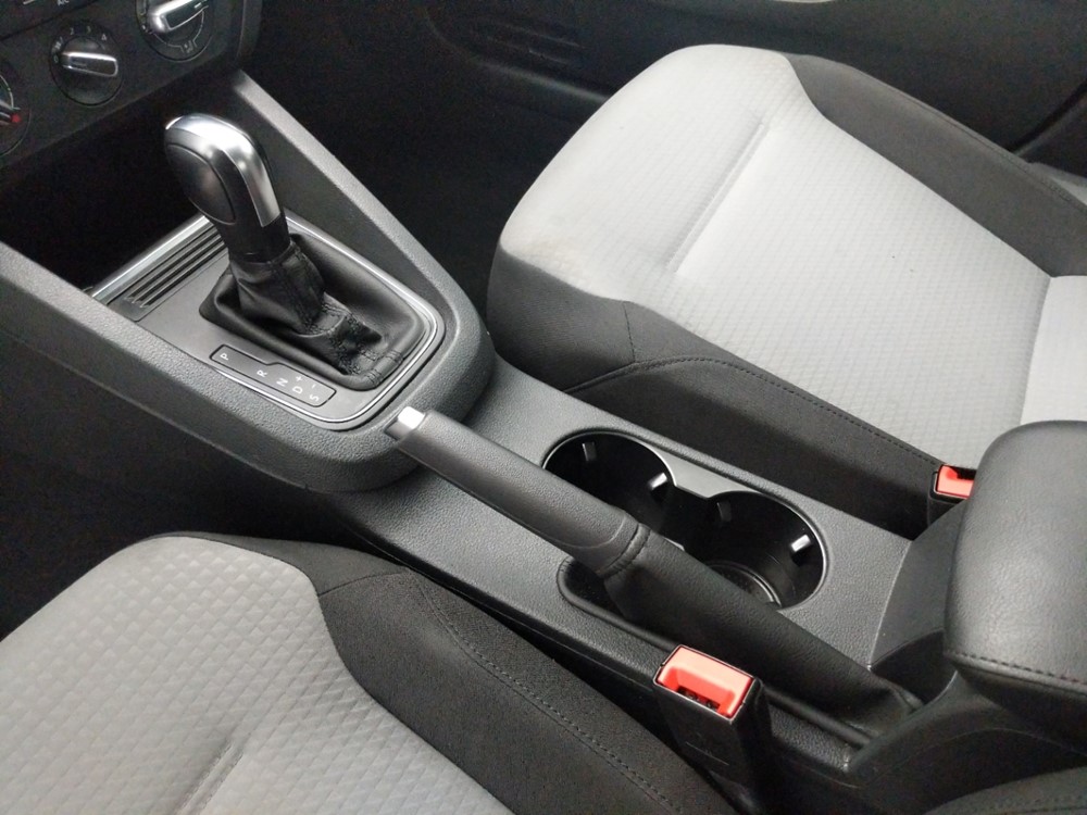2017 Volkswagen Jetta - Center Console/Cup Holders