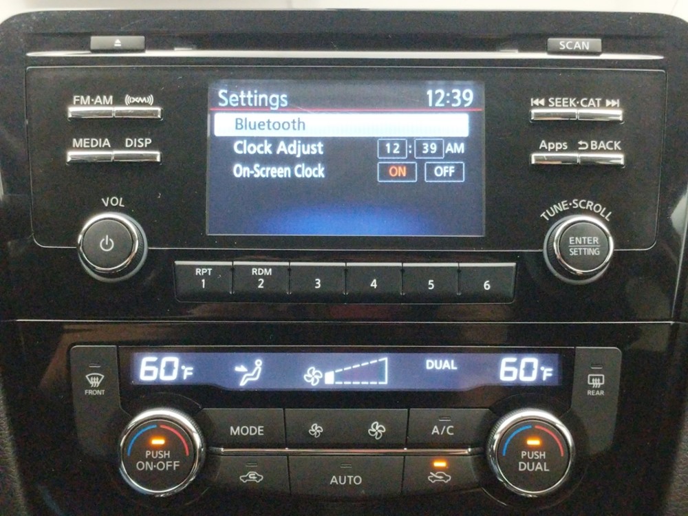 2016 Nissan Rogue - Stereo Package