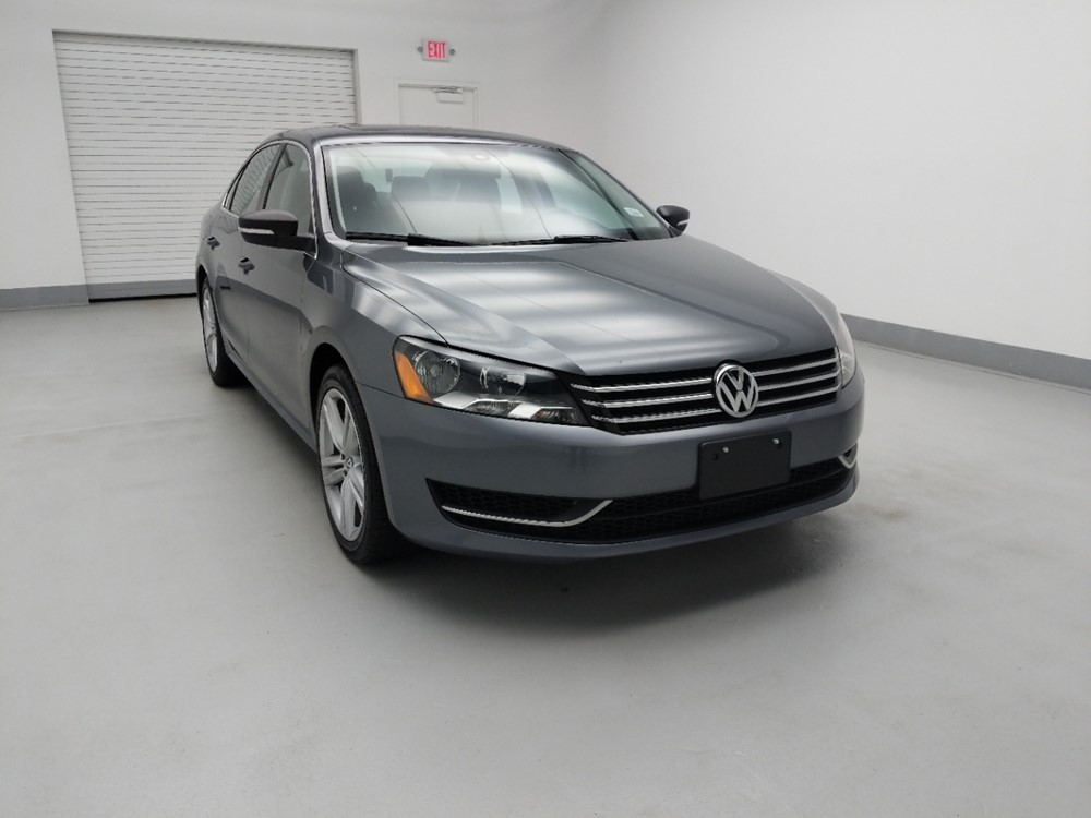 2014 Volkswagen Passat - Passenger Front Hood