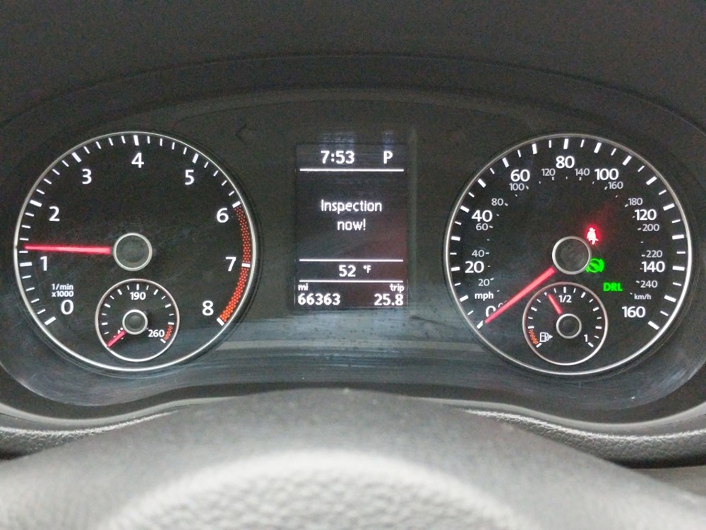 2014 Volkswagen Passat - Odometer Close Up
