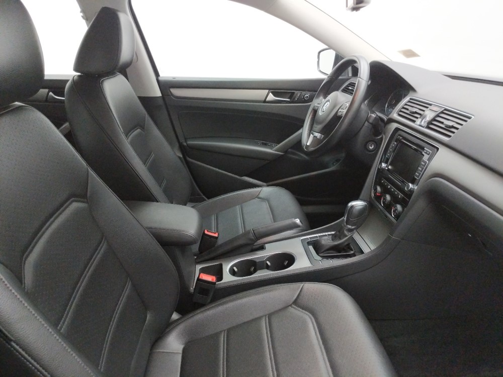 2014 Volkswagen Passat - Passenger Front Seat