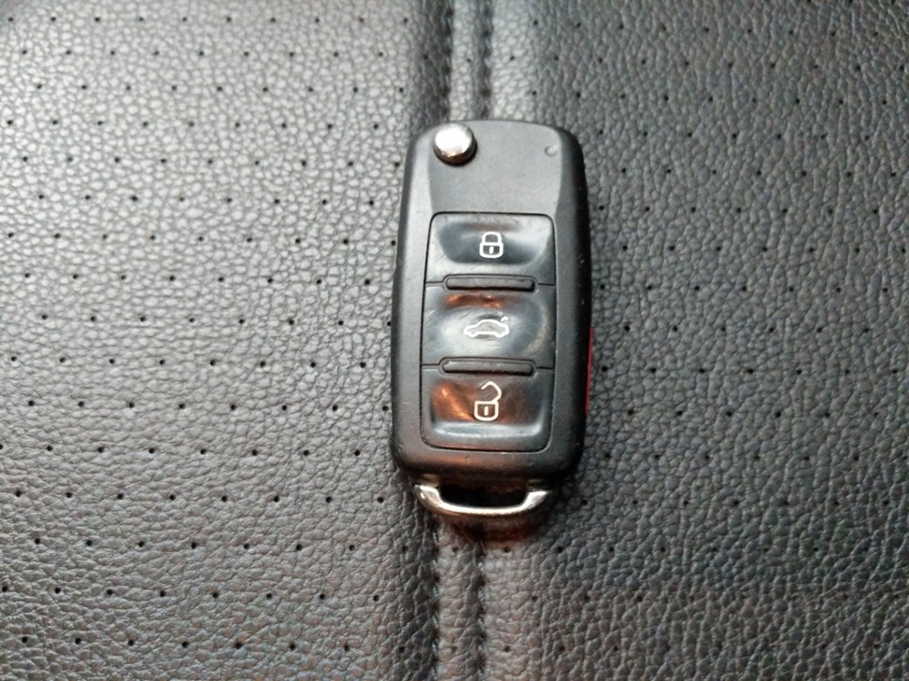 2014 Volkswagen Passat - Keys