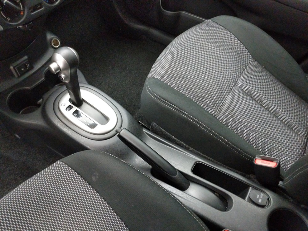 2017 Nissan Versa - Center Console/Cup Holders