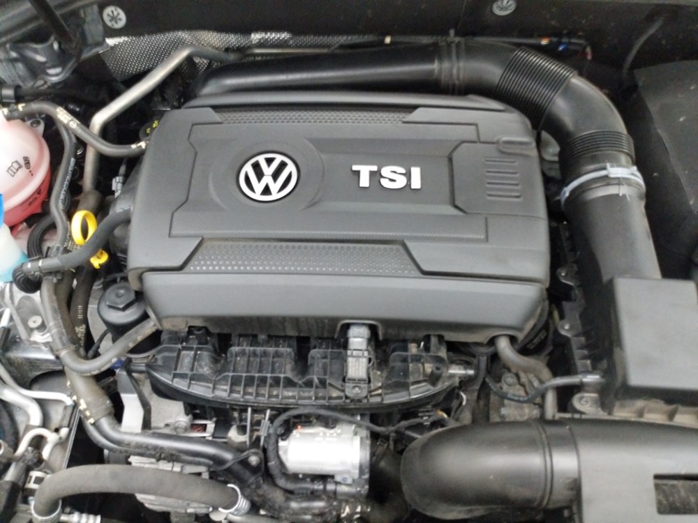 2016 Volkswagen Passat - Engine